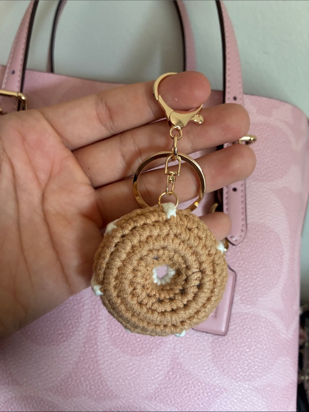 2/$25🎀 Crochet Vanilla Sprinkle Donut Keychain with Gold Hardware - Picture 3 of 3